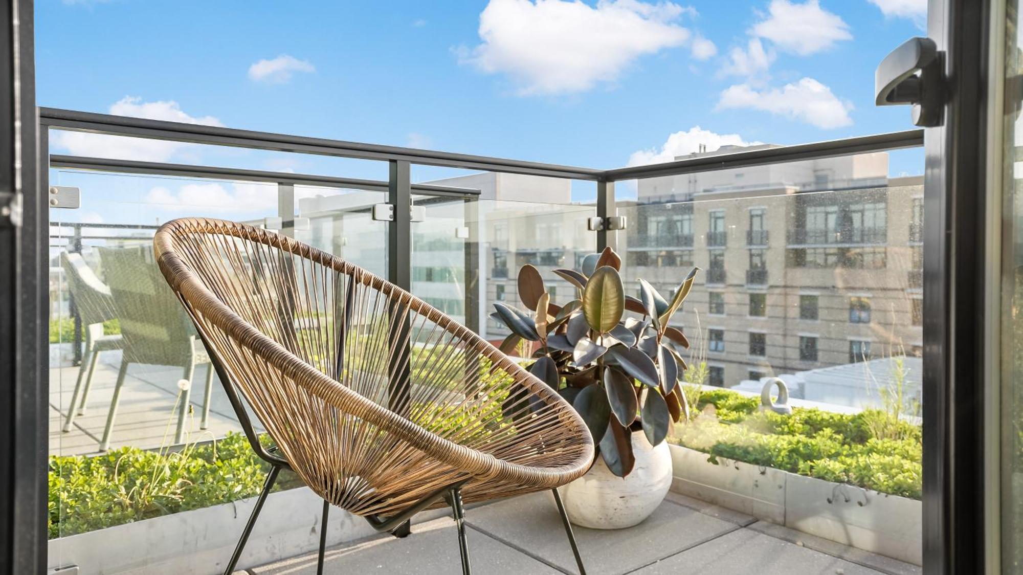 Pure Voyage Shaw Aparthotel Washington Exteriör bild