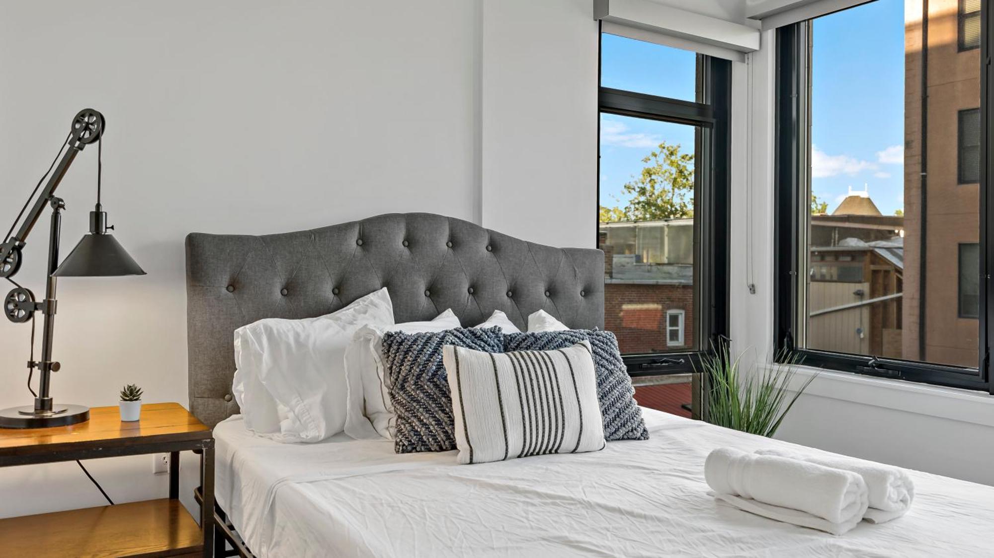 Pure Voyage Shaw Aparthotel Washington Exteriör bild